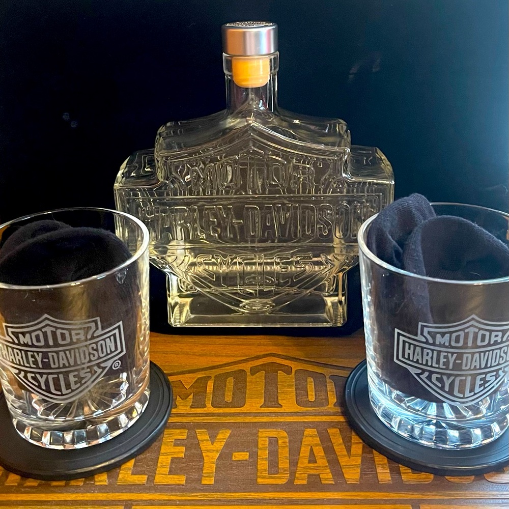 Harley Davidson Bar and Shield decanter set